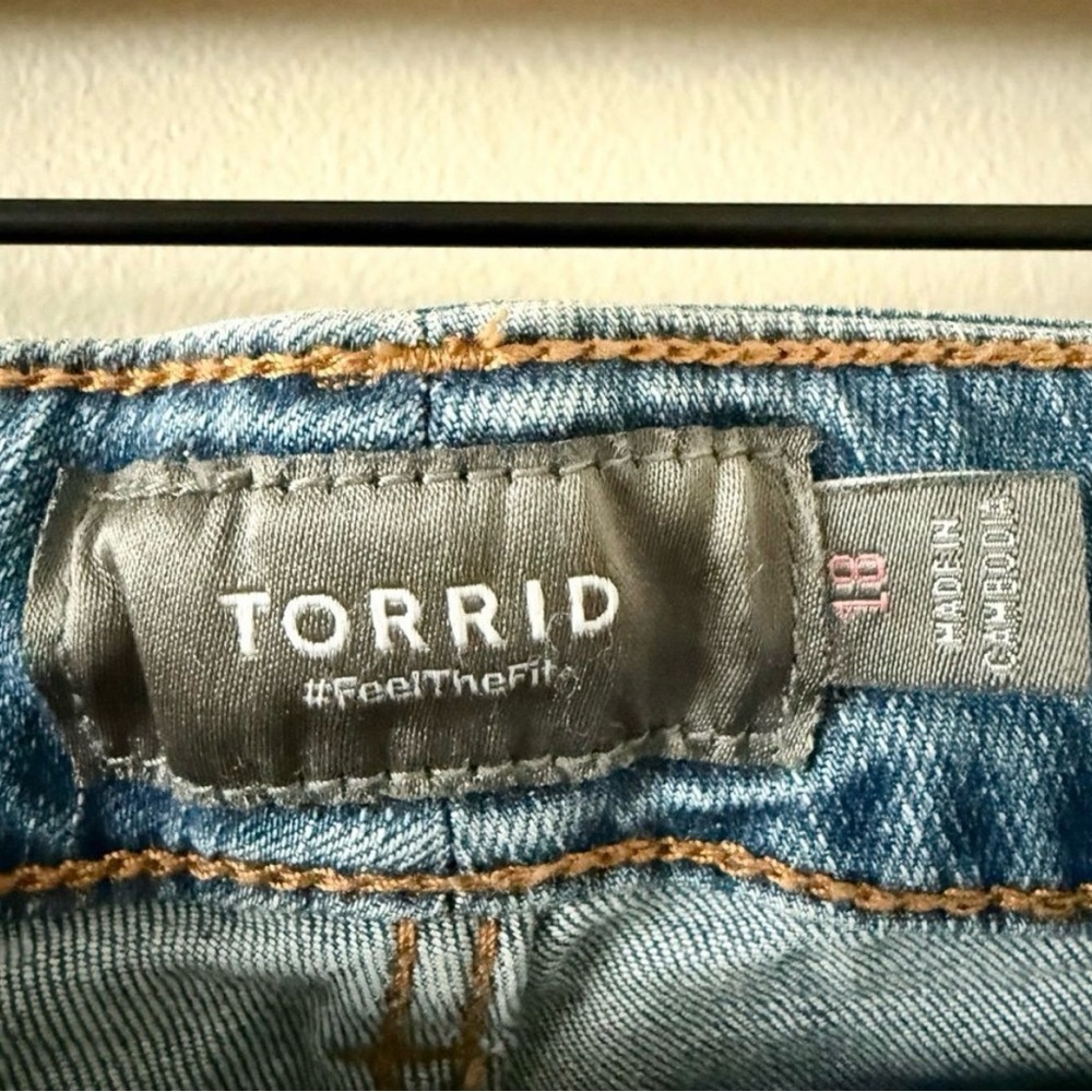 Torrid Cropped Jeans 18 - Picture 5 of 6